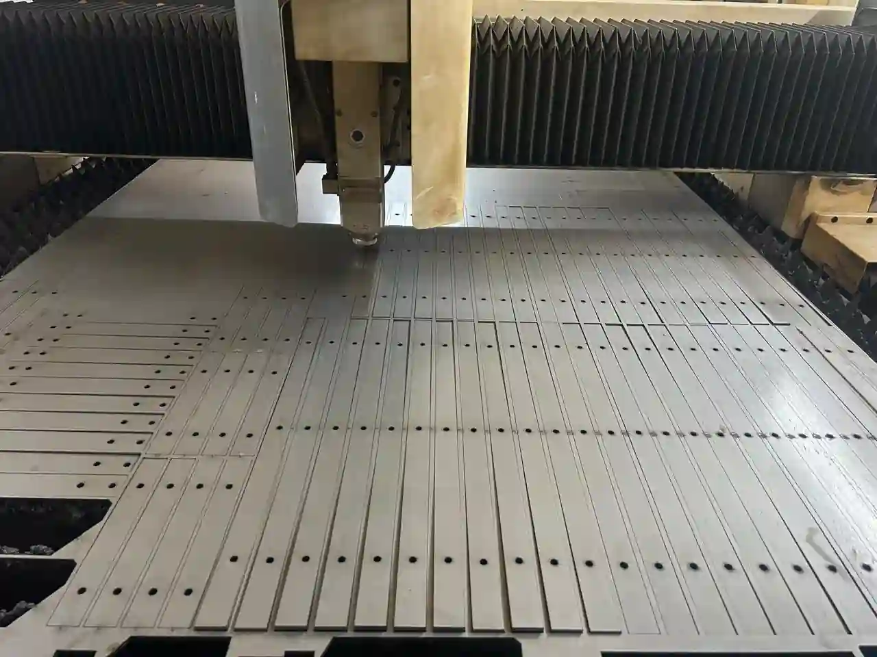 Cutting Plat Aluminium